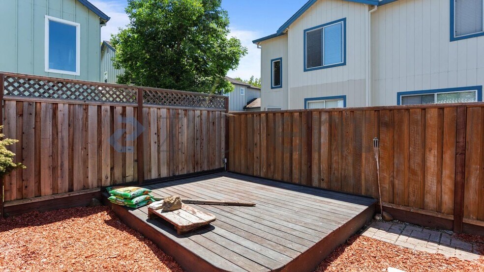 Building Photo - Unit