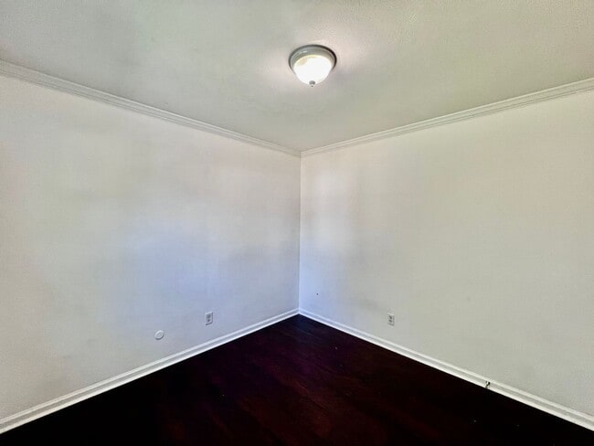 Building Photo - Must-See 3-Bedroom Home in Rosemont Forest!
