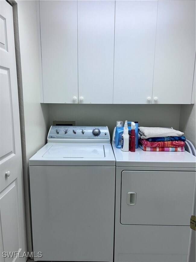 Building Photo - 1530 Clermont Dr