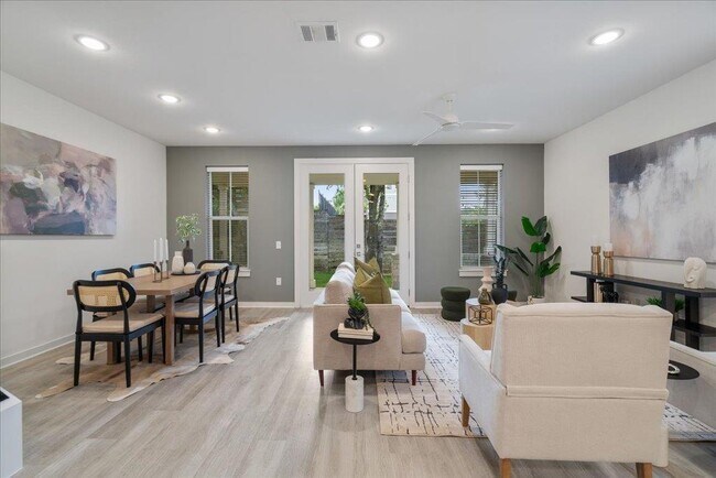 Building Photo - 2624 Metcalfe Rd