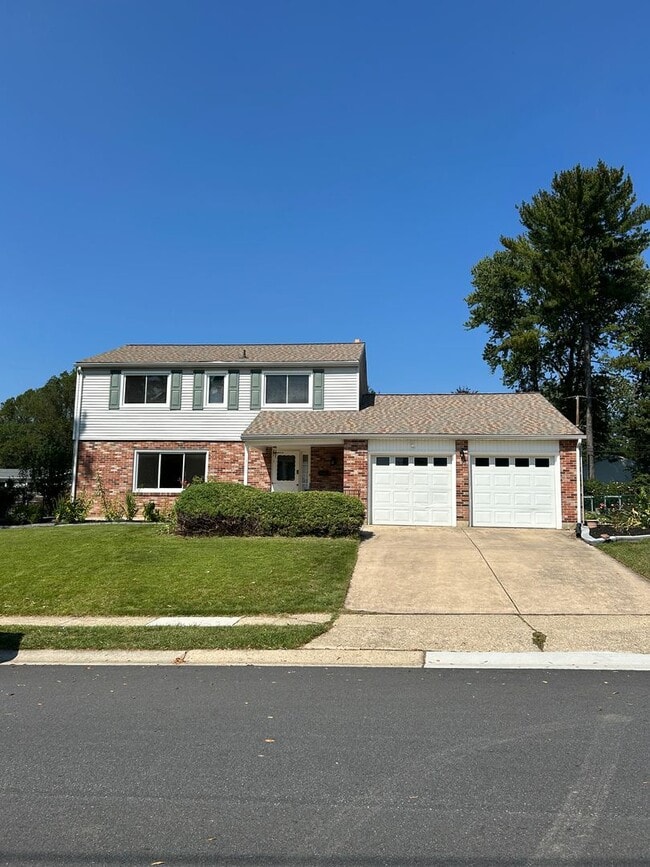 Building Photo - 118 Country Club Dr