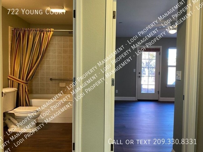 Building Photo - 722 Young Ct