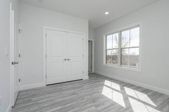 Building Photo - 144 Bergen Ave