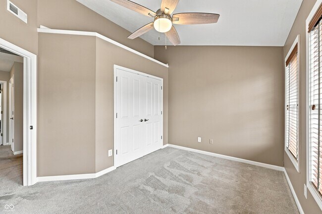 Building Photo - 353 Autumn Dr