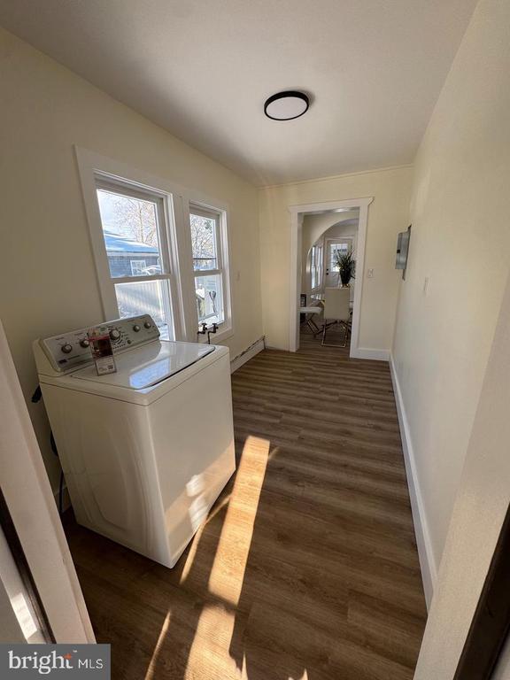 Building Photo - 11 Gentian St