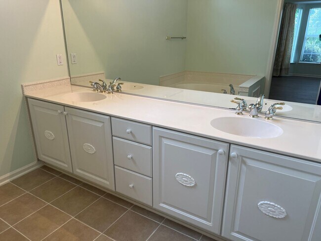 Building Photo - Beautifully Maintained Sun City Home!