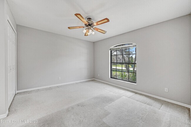 Building Photo - 3643 Bluefield Ave