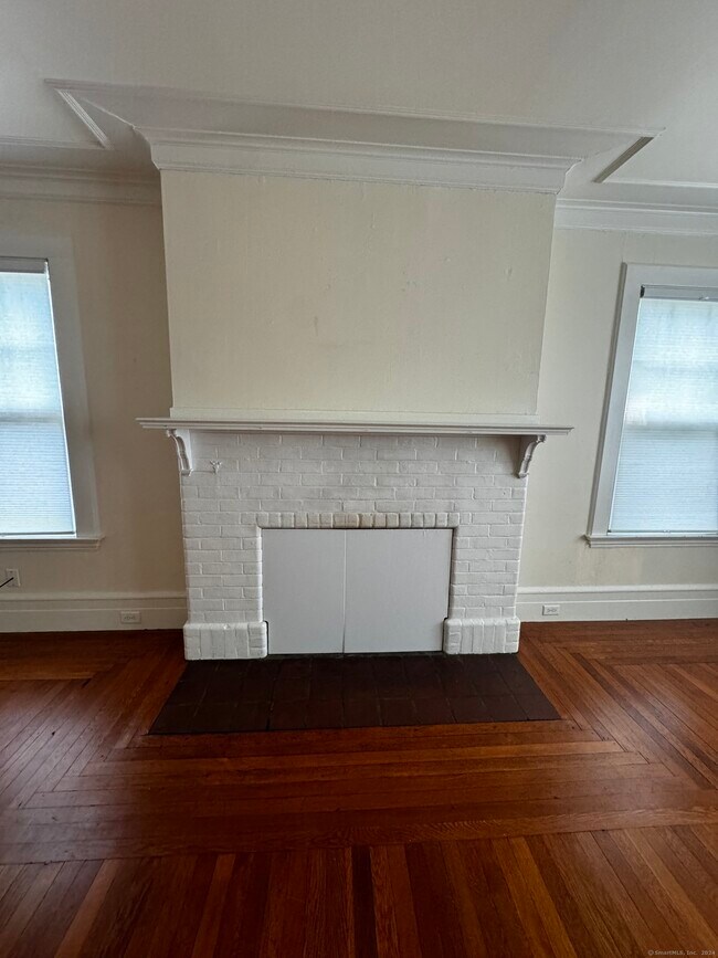 Building Photo - 809 Whitney Ave