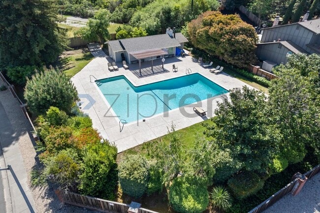 Building Photo - 2472 Camino de Jugar