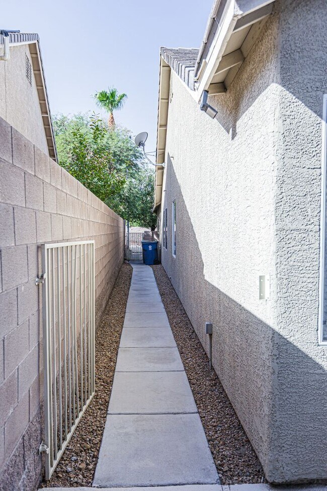 Building Photo - 1344 Temporale Dr
