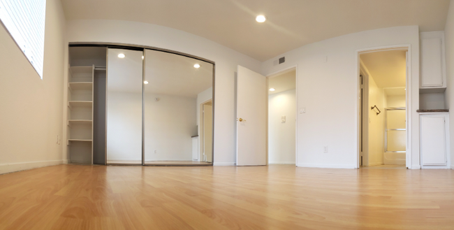 Building Photo - 11020 Hesby St