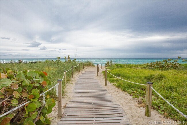 Building Photo - 16001 Collins Ave