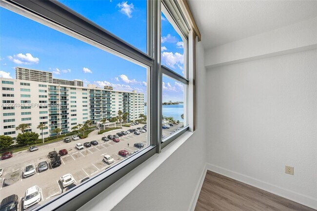 Building Photo - 7501 E Treasure Dr