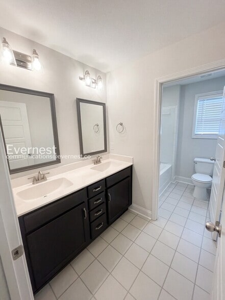 Building Photo - 817 Marksman Ct