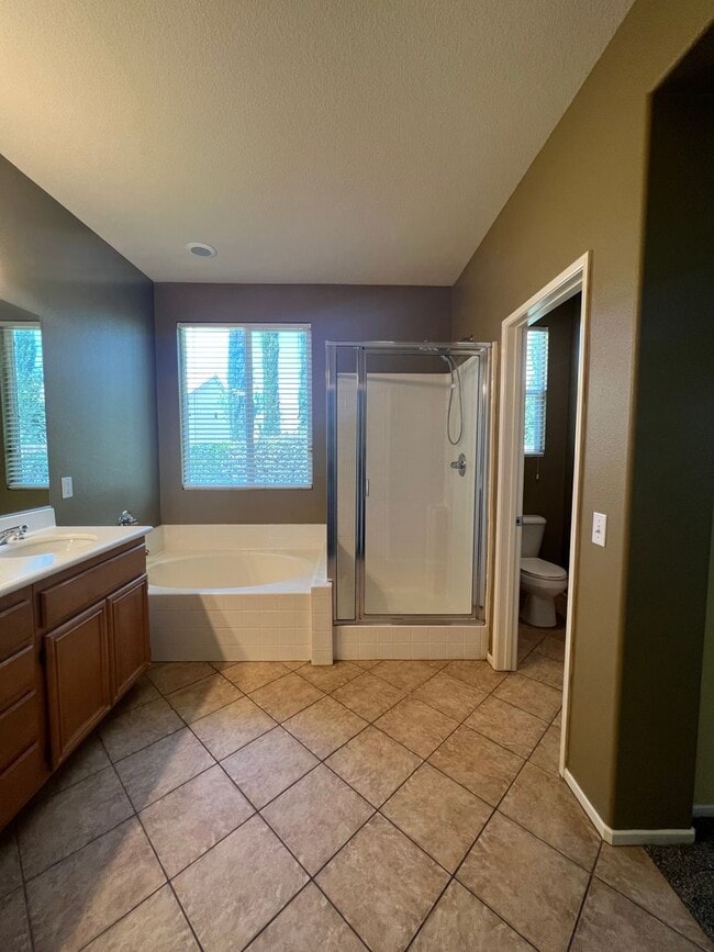 Building Photo - Beautiful home on cul-de-sac!!!