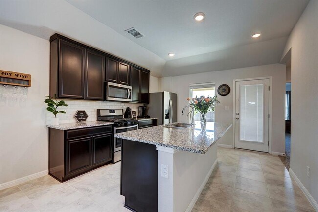 Building Photo - 206 Creek Hollow Dr