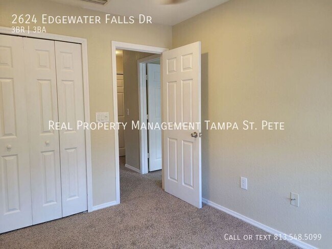 Building Photo - 2624 Edgewater Falls Dr