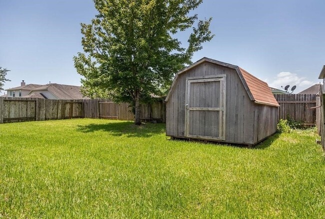 Building Photo - 8315 Sycamore Ln