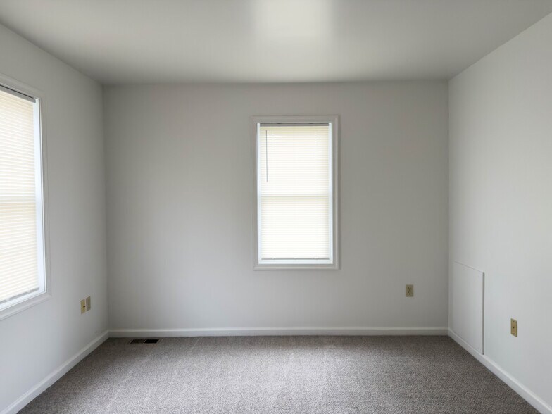 Building Photo - 80 Diller Ave