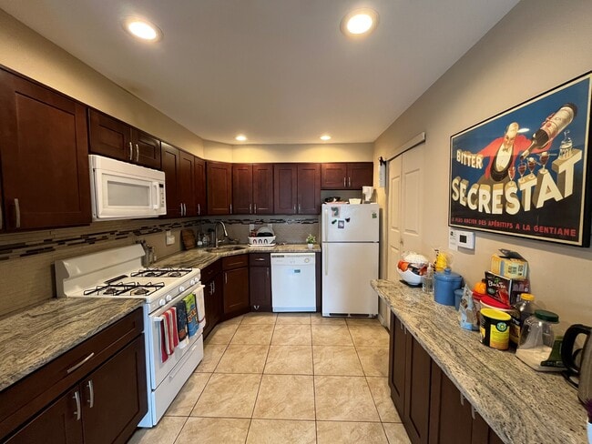 Building Photo - 35 Rutgers Dr