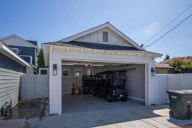 Building Photo - 218 J Ave