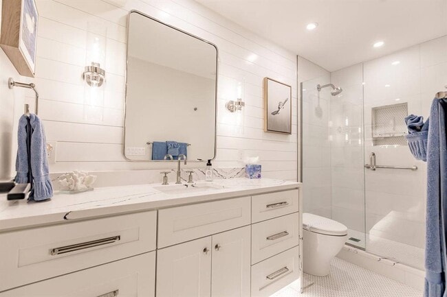 Building Photo - 1055 W Peppertree Dr