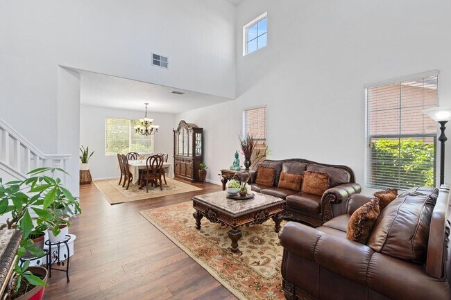 Building Photo - Beautiful Four Bedroom in Folsom