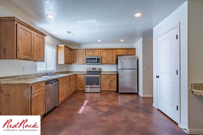 Building Photo - $300 Move in Special! 3 Bedroom Townhome with Internet Included!