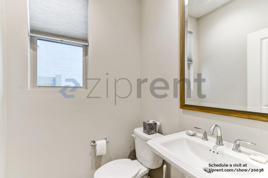 Building Photo - 635 Merit Dr