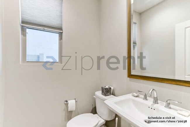 Building Photo - 635 Merit Dr