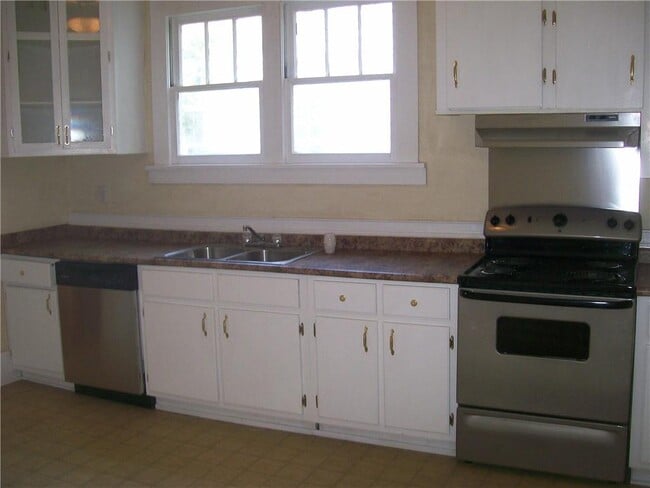 Building Photo - 214 3rd St