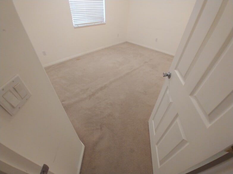 Building Photo - 936 Meadowbrook Dr