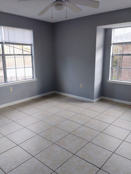 Building Photo - 1045 Manson Dr