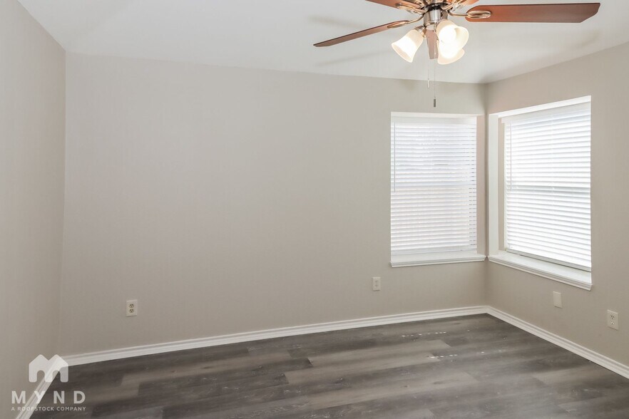 Building Photo - 4961 Briar Oaks Ln