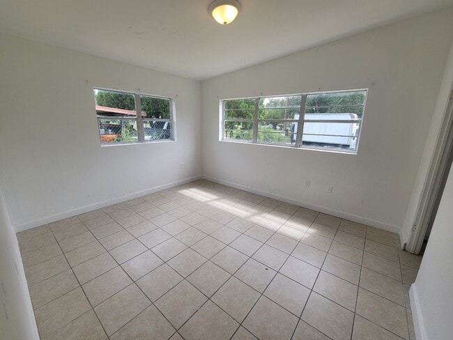 Building Photo - 4505 Lake Lawne Ave