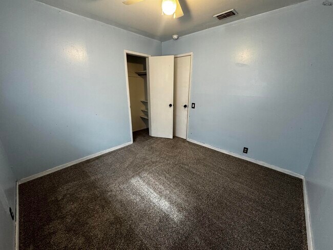 Building Photo - 1504 Red Fox Rd