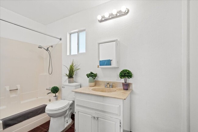 Building Photo - Fabulous Home!