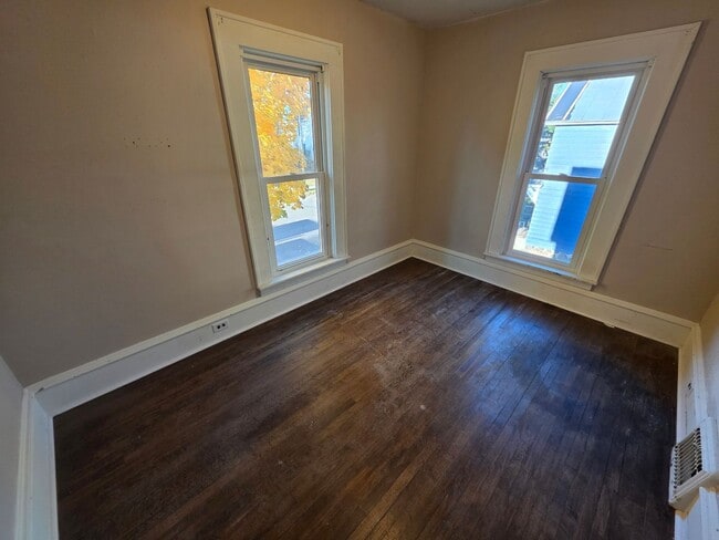 Building Photo - 523-525 Bay