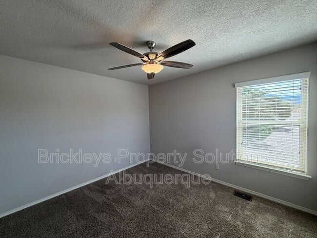 Building Photo - 7420 Tangerine Ct NE