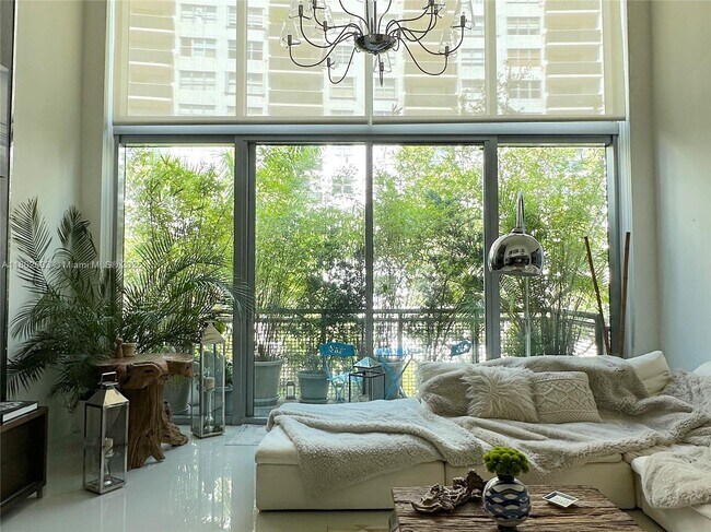 Building Photo - 6000 Collins Ave