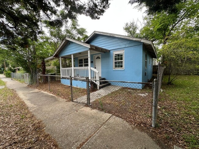 Building Photo - 612 N 8th St