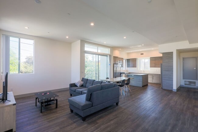 Building Photo - Gemini Townhomes