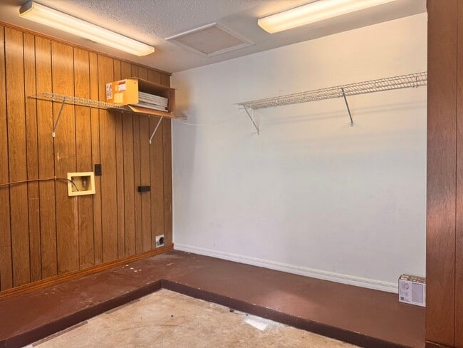 Building Photo - RENTAL