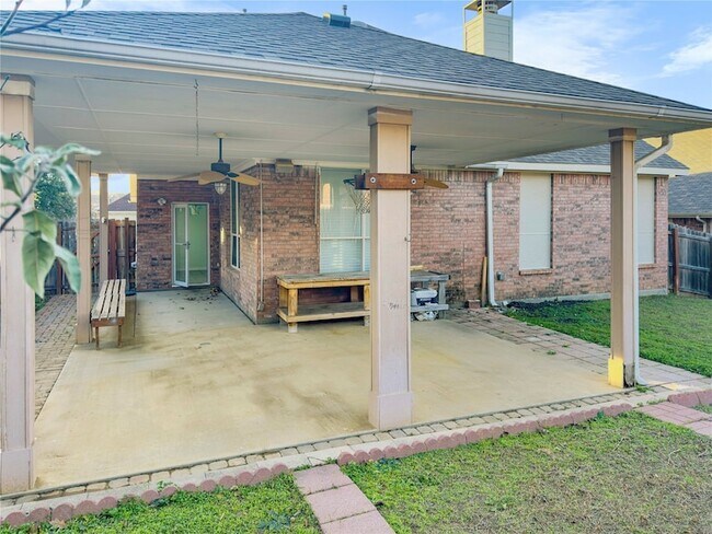 Building Photo - 313 Calvary Dr