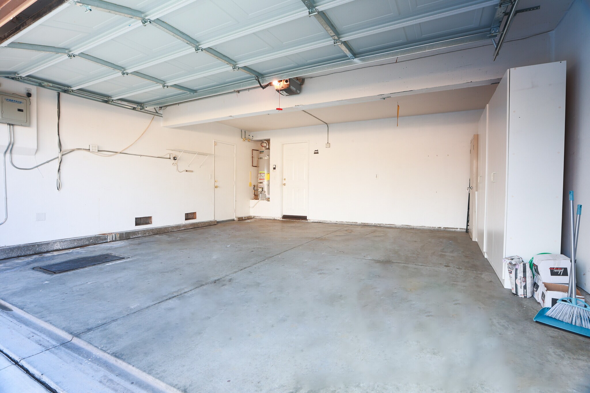 Building Photo - 2582 Hudson Ave