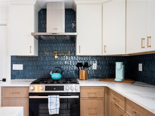 Building Photo - 9-9 Dearborn St