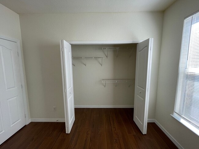 Building Photo - Water View!! 4 Bedroom/2 Bath Orlando Condo in Bella Terra!