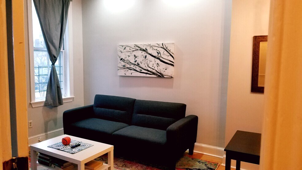 Living Room - 522 N 15th St