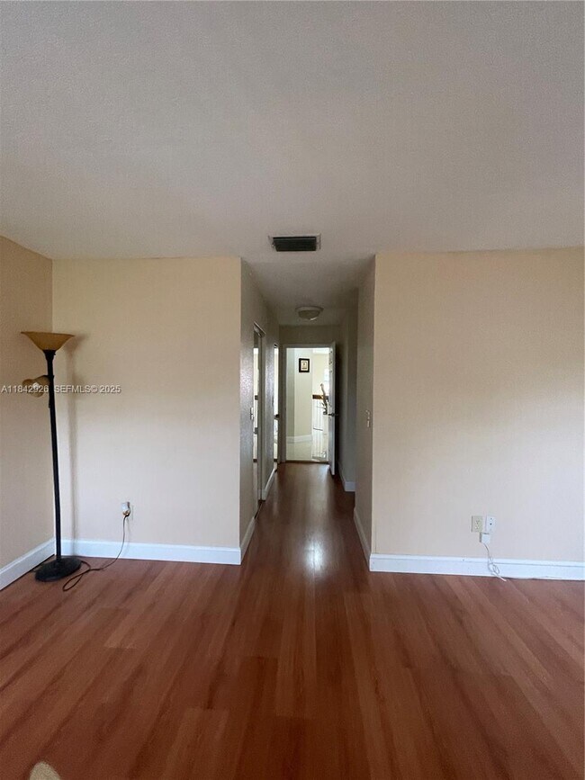 Building Photo - 10290 SW 139th Ct