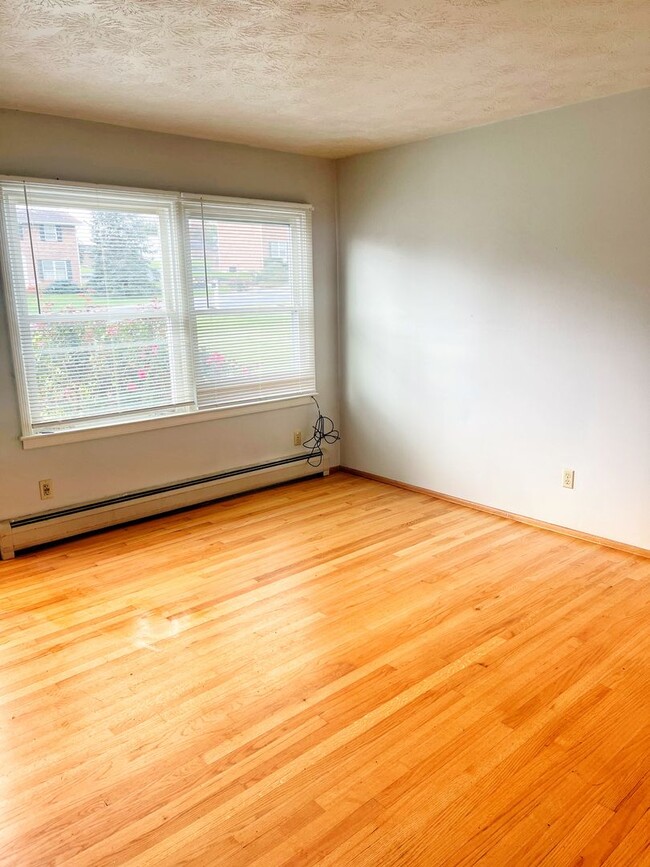 Building Photo - Apartment for Rent in Broadway
